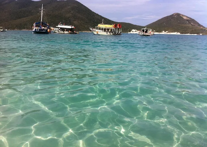 CASAS DUPLEX 2 QUARTOS na beira da praia de Figueira - Arraial do Cabo - RJ - Máx 5 hóspedes com 2 suítes, ou Máx 7 Hóspedes com sala de TV e churrasqueira - NÃO FORNECEMOS ROUPA DE CAMA E TOALHAS!